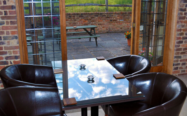 Little Foxes Hotel & Gatwick Airport Parking