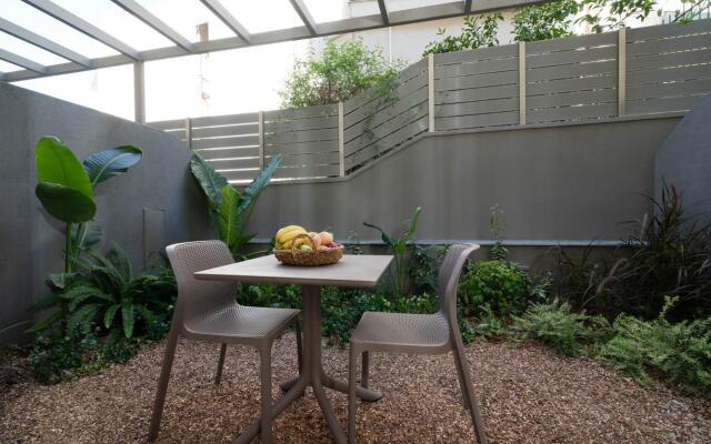 One Bedroom Apartment with Private Garden