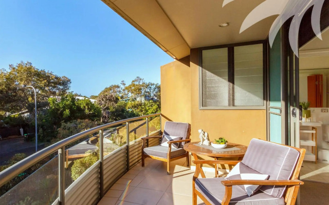 Boom 8 Boomerang Beach