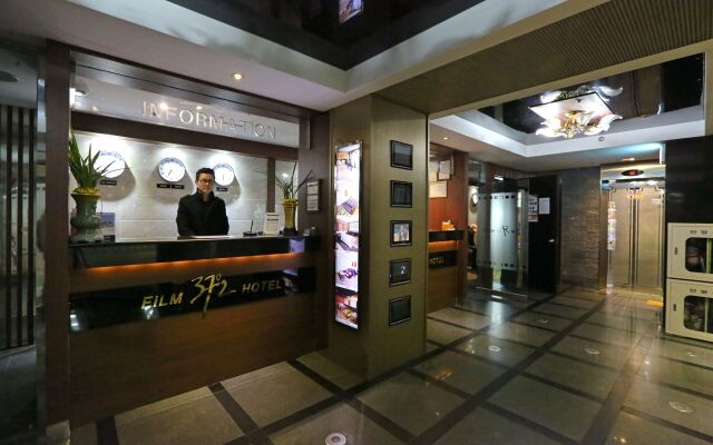 Film 37.2 Hotel