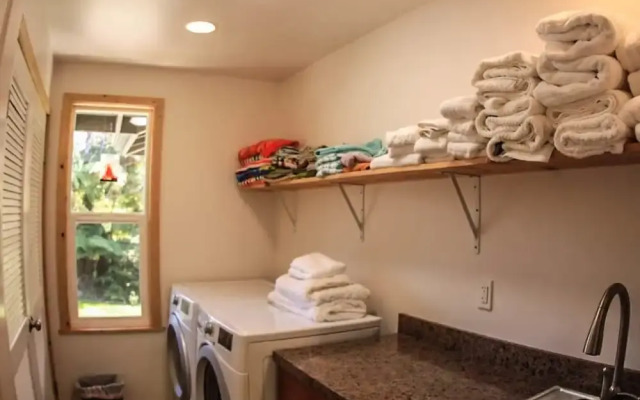 Hale OnaOna by Hawaii Volcano Vacations