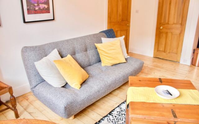 1 Bedroom Flat Near Holyrood Park