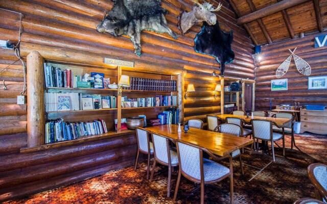 Kootenay Park Lodge