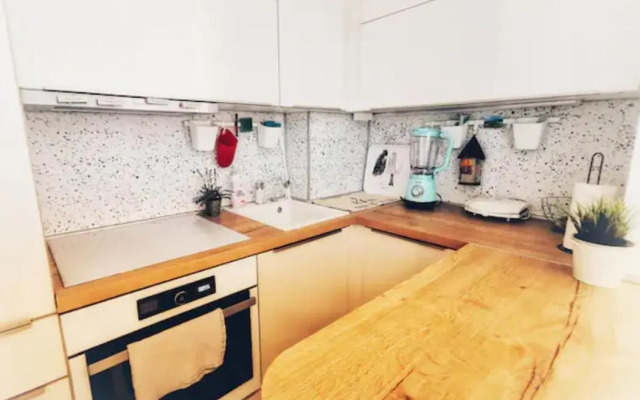 New elegant apartment with free parking and wifi