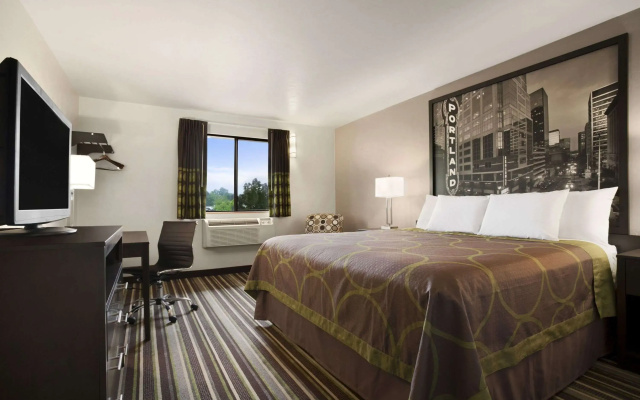 Super 8 by Wyndham Portland Airport