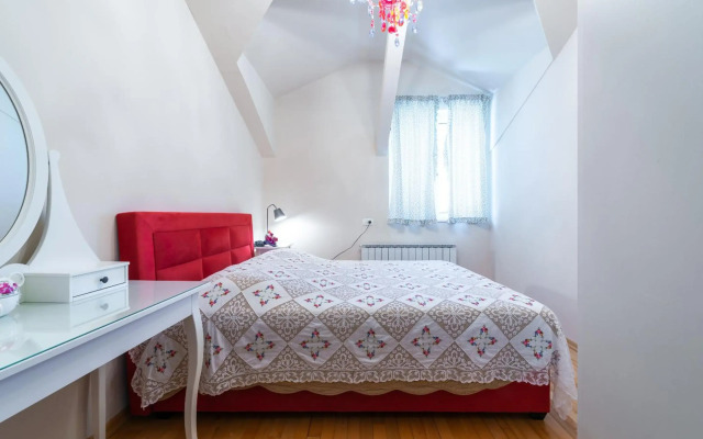 Villa Piano - Four Bedroom Villa With Terrace and Swimming Pool