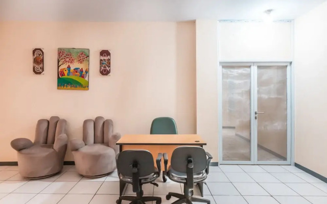 J&B Room Pramuka by Oyo Rooms