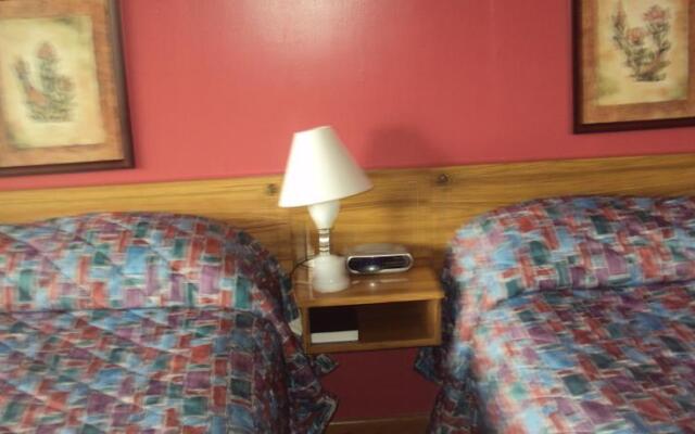 Pine Grove Motel