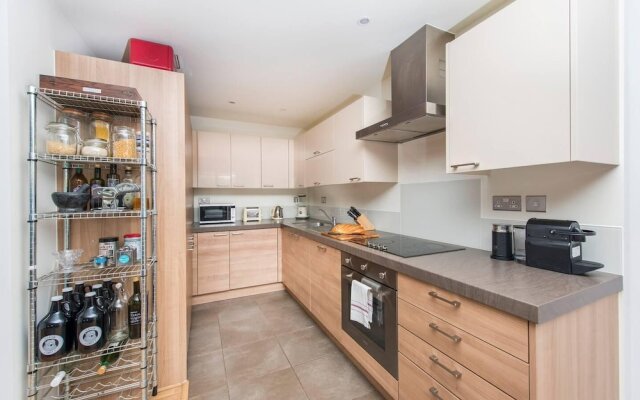 Stylish & Bright 3BR Apartment With Terrace
