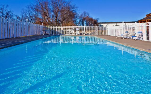 Holiday Inn Express Hotel & Suites Spence Lane by IHG