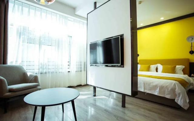 Yoghourt Hotel