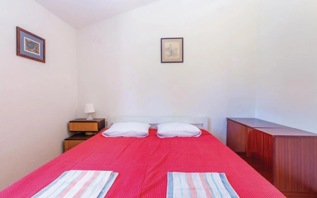 Stunning Apartment in Pinezici With 2 Bedrooms and Wifi