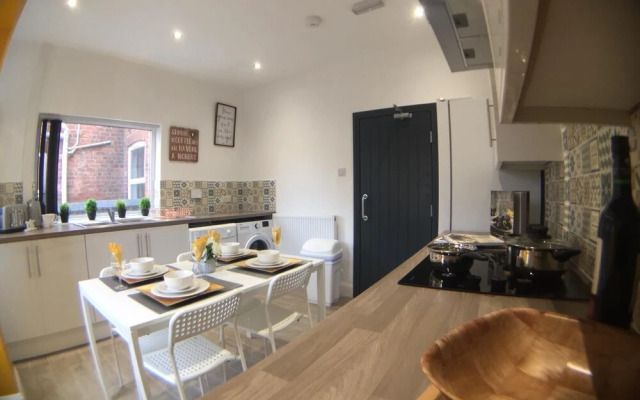 Townhouse @ 87 Walthall Street Crewe