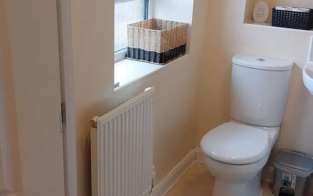 Birmingham - 2 Beds - Sleeps 3 - Free Parking
