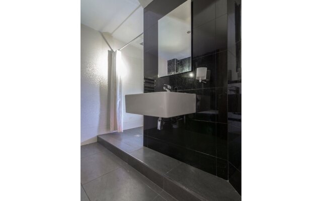 Modern, Spacious 1BR Central Manchester Flat for 2