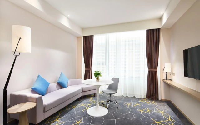 Q-Box Hotel Shanghai Sanjiagang