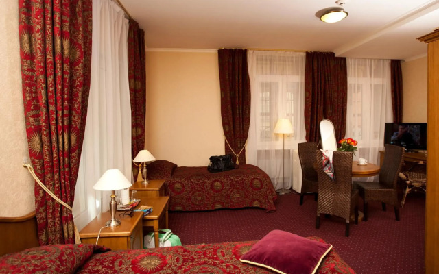 Monte Kristo Hotel