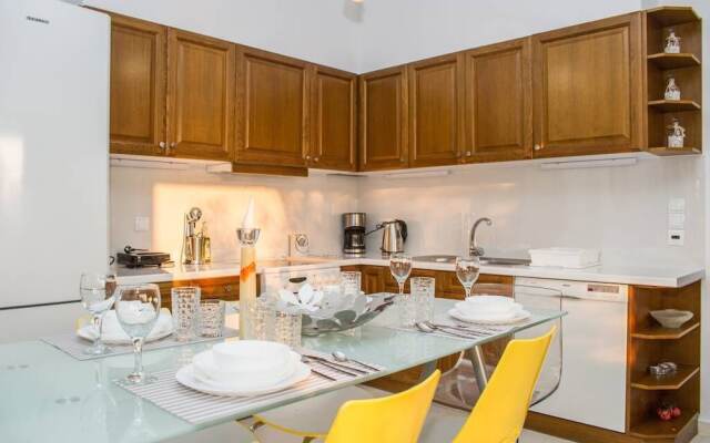 Nina's Villa, Cosy Seaview Retreat
