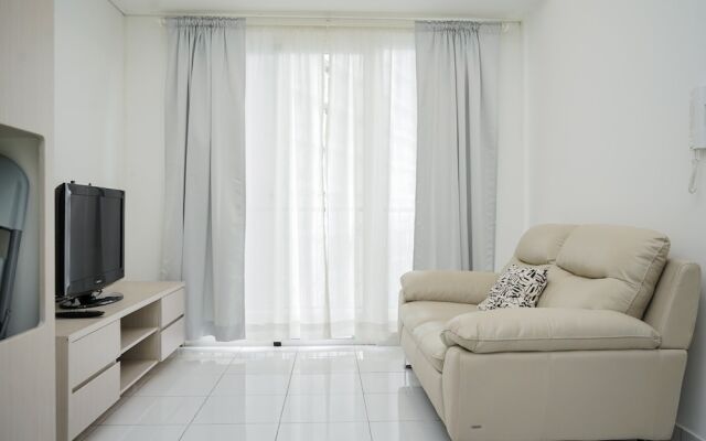 Modern Look And Comfy 2Br At Casa De Parco Apartment