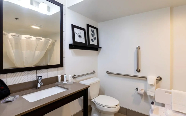 Country Inn & Suites by Radisson, Appleton Airport - Fox River Mall Area