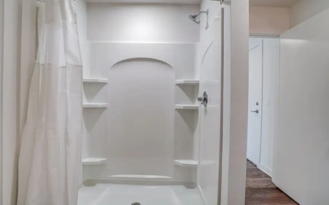 FRONTDESK Lakeview Green Apts Birmingham