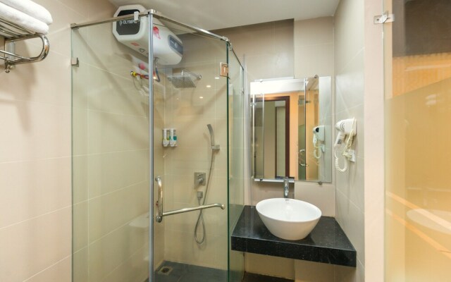 Thang Long Hotel by OYO Rooms