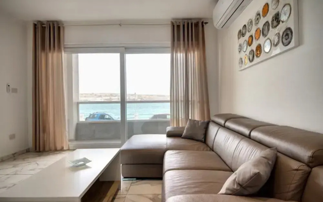 Modern Beach Apartment With Fantastic Sea Views