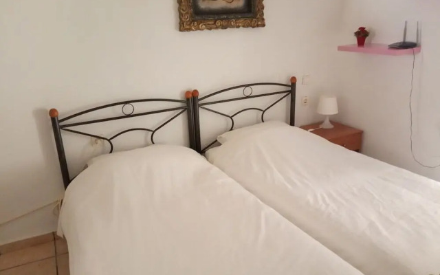 Only 2 Min Walk To The Old Town Of Chania!