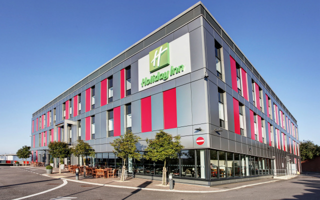 Holiday Inn London - Luton Airport by IHG
