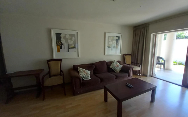 Mount Royal - 32 Large 1 bed with balcony upstairs