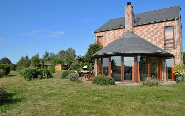 Family Home in Stunning Setting, With Outdoor Swimming Pool and Large Garden