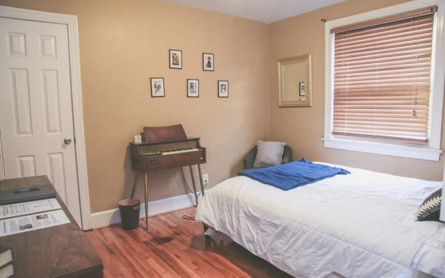 Woodbine Charmer 12 min to Downtown Nashville!