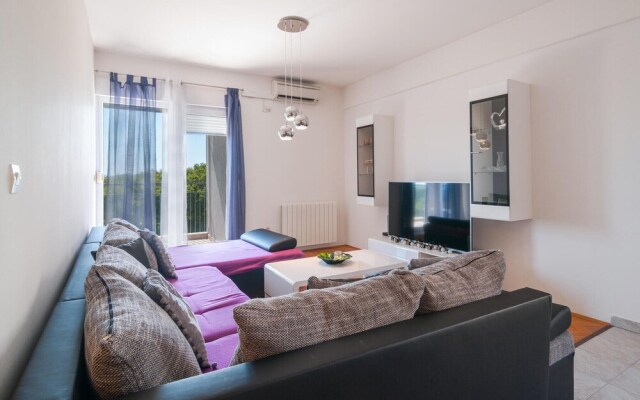 Nice Apartment in Split With 2 Bedrooms and Wifi