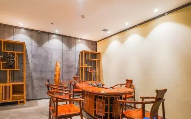 Shuimu City Hot Spring Holiday Hotel