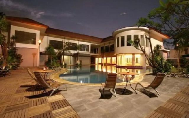 Rattan Inn
