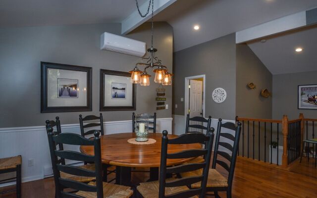 Lakeside Dreamin' 4 Bedroom House