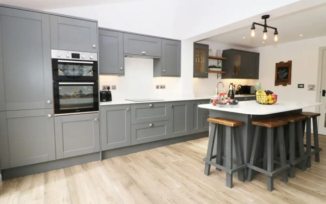 21 Llwyn Gwalch Estate