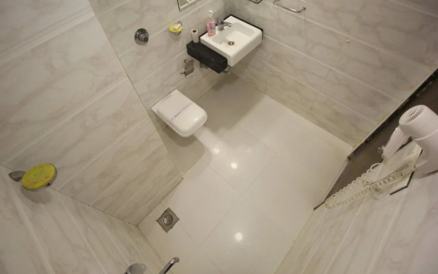 OYO Premium Jubilee Garden Jawahar Road
