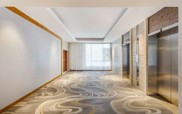 Starway Hotel (Qingyuan Qingcheng Station)