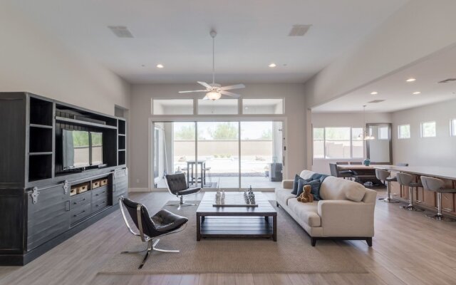 3 Bedroom Home with Outdoor Pool