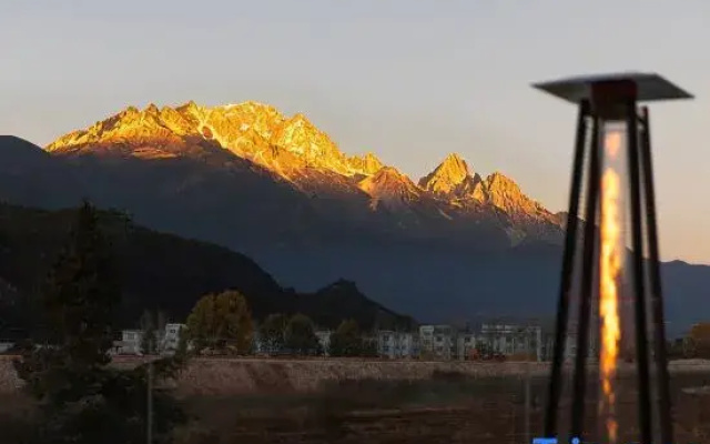Yichuan·Hoshino | Mountain View Sunshine Golden Peak · Designer Homestay