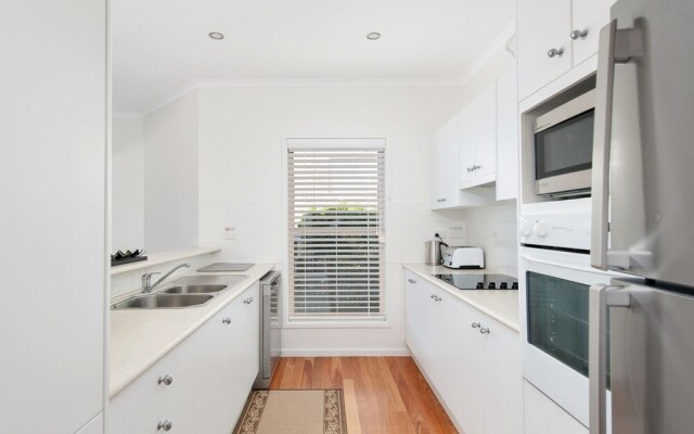 Sand & Sea, 1/13 Gloucester Street