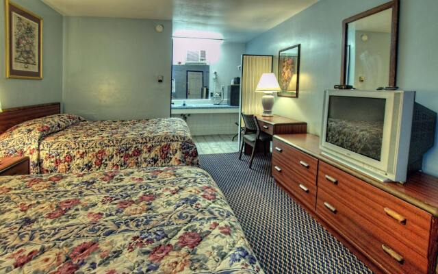 Budget Host Three Crowns Motor Lodge