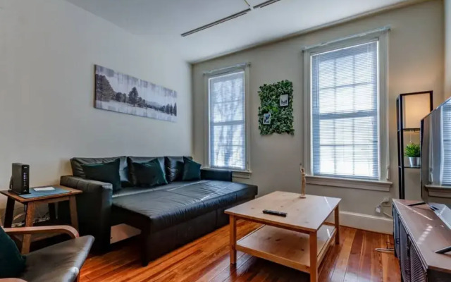 3BR Colonial House w/Parking by CozySuites