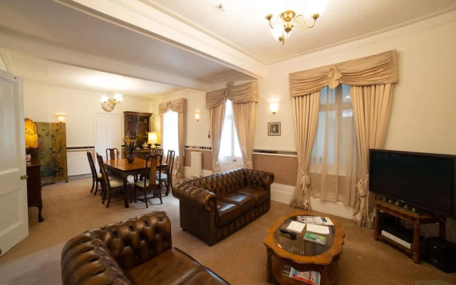 Fines Bayliwick Hotel