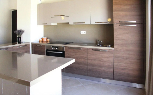 Garden-side Apartment in Salina Bay