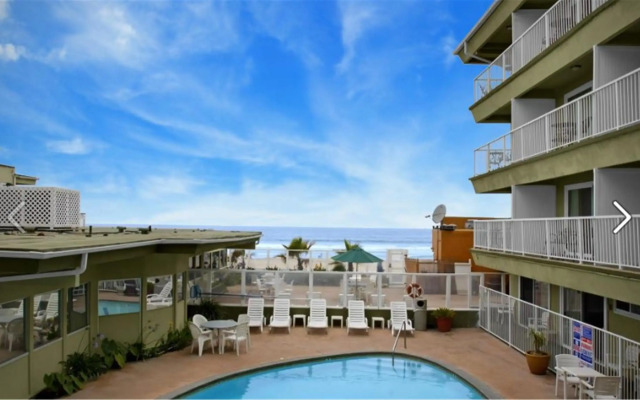 Surfer Beach Hotel