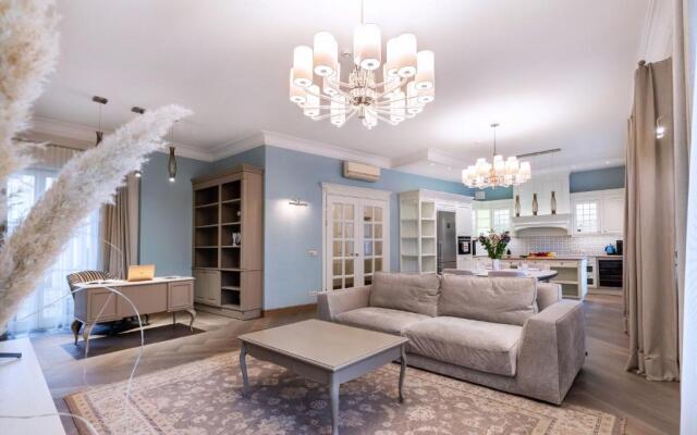 Luxury 2BDR Heart Of Old Town