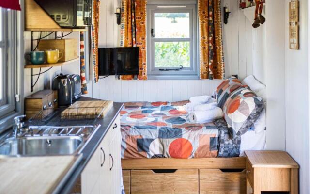 The Hideaway Hut - 1 Bed Shepherds Hut - Dodmarsh