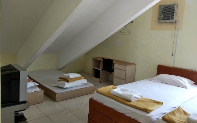 Rumah Tawa Guesthouse 2 – Guest Rooms – Bandung